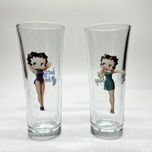 Set‎ of 2 Betty Boop 16 oz pint glasses.